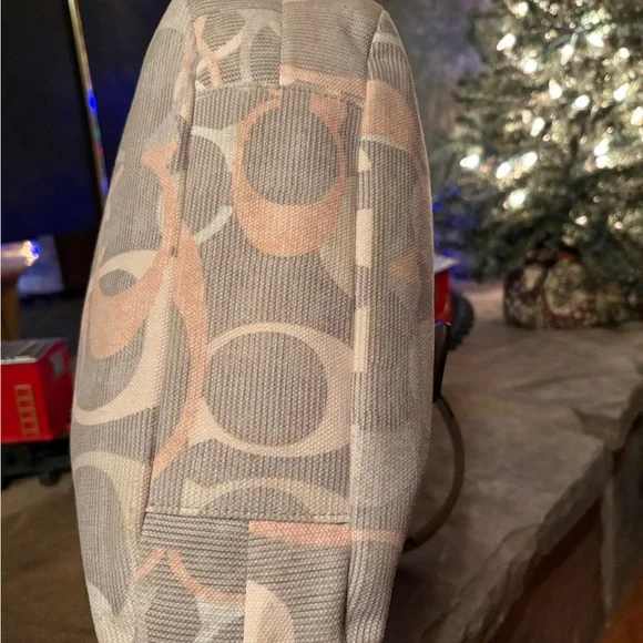 Soho Coach Gray and Cream soho bag - Picture 6 of 13